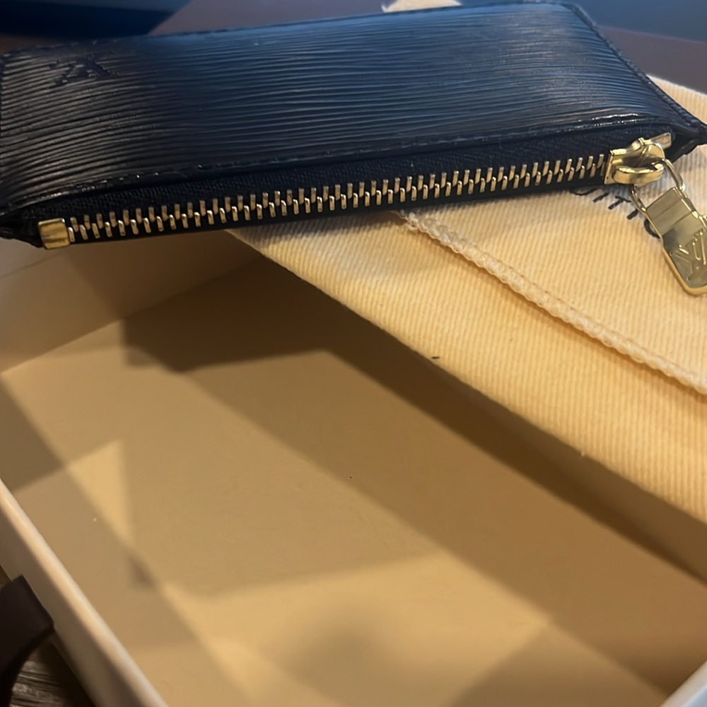 Louis Vuitton Epi Key Pouch - Picture 7 of 10